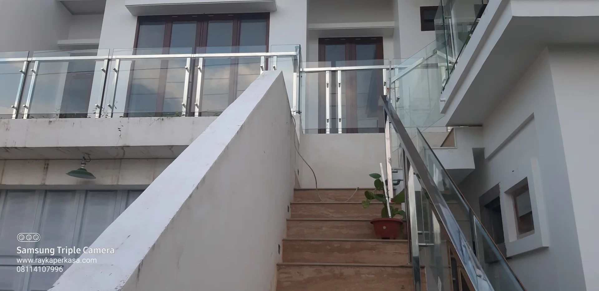Railing tangga dan balkon Makassar oleh PT Zepindo