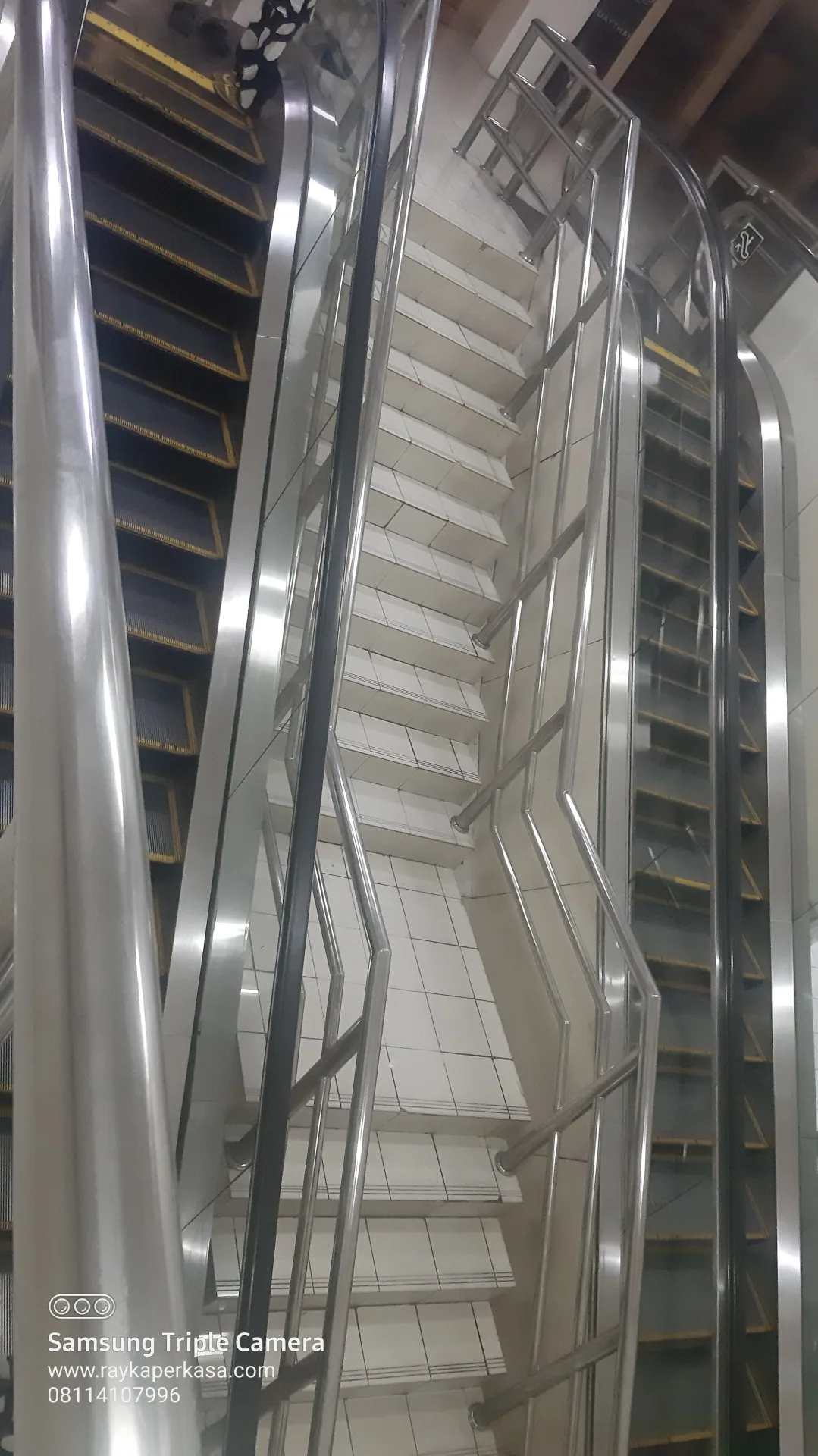 Inspirasi railing tangga dan balkon Makassar — Referensi material, garis bidang, dan ritme elemen railing.